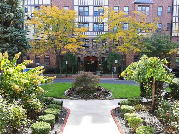 4 Maple Drive , Unit 5L, Great Neck, NY 11021