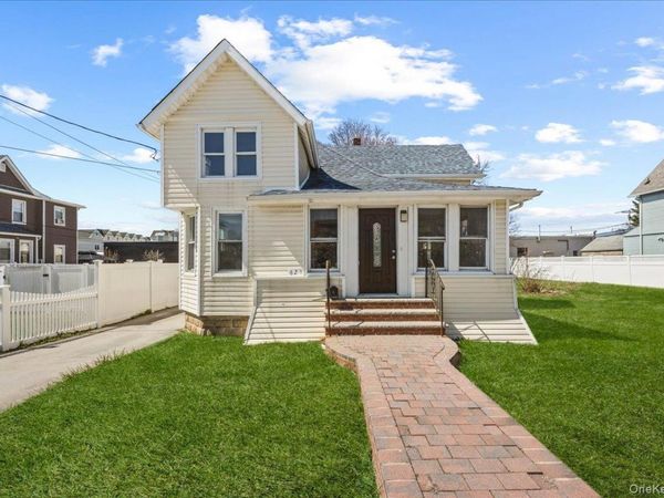 62 Westend Avenue , Freeport, NY 11520