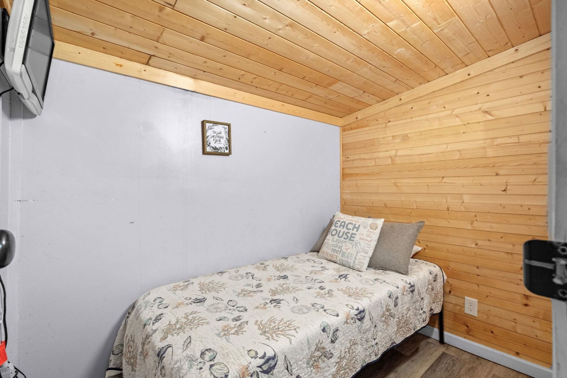 6001 1211 South Kings Hwy. Photo 21