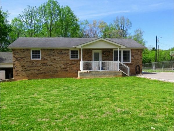1153 Chestnut Dr , Burns, TN 37029