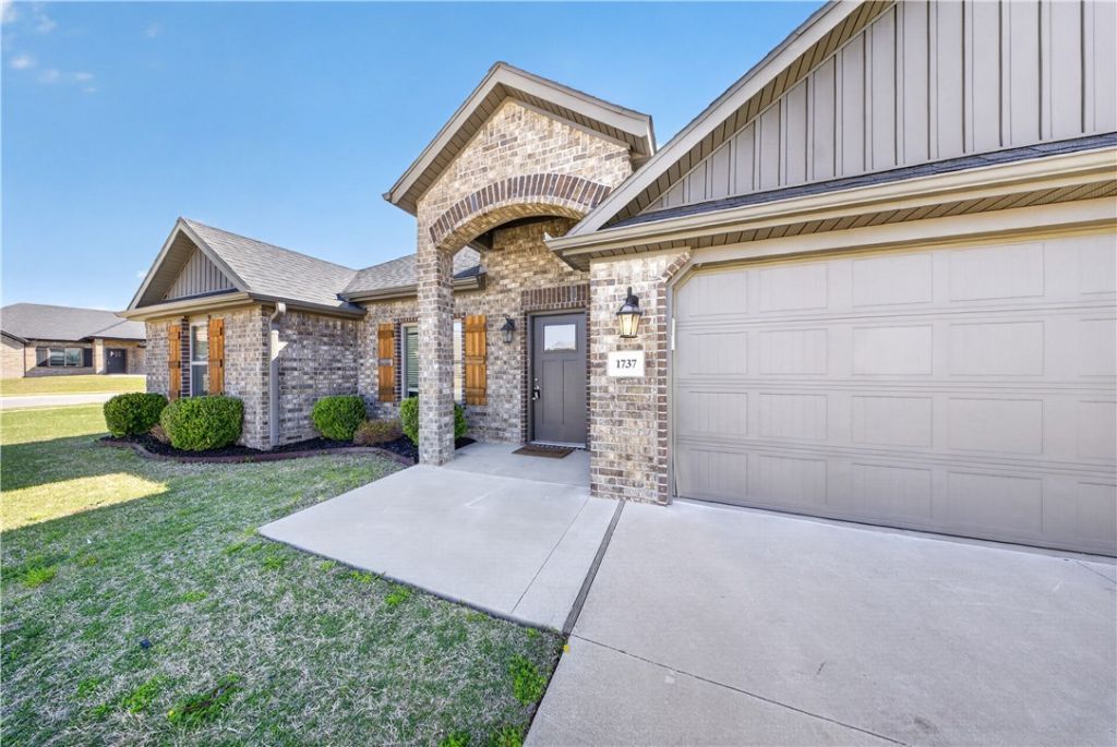 1737 Charismatic Drive, Prairie Grove, AR 72753 Main Photo