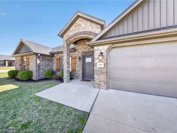 1737 Charismatic Drive, Prairie Grove, AR 72753