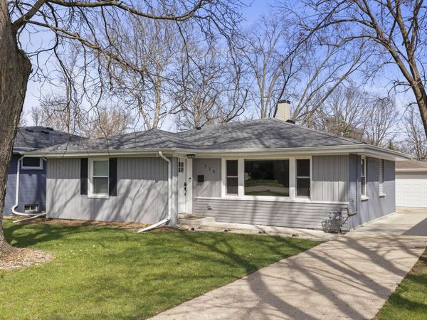 115 N Pierce Avenue , Wheaton, IL 60187