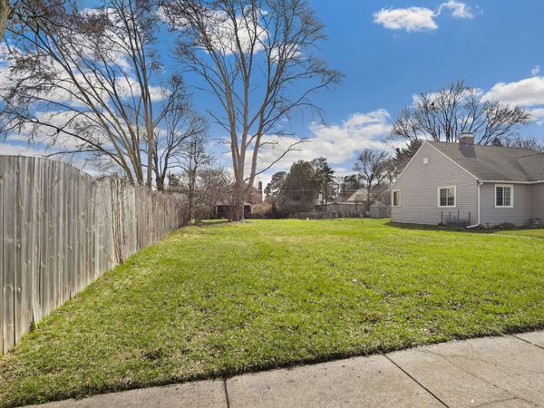 909 Highland Avenue , Waukegan, IL 60085