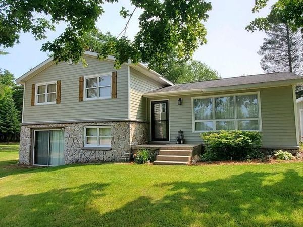 7961 Hurd RD, Naubinway, MI 49762