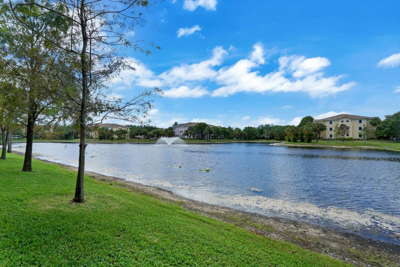 2812 Grande Parkway, Unit 105, Palm Beach Gardens, FL 33410 Photo