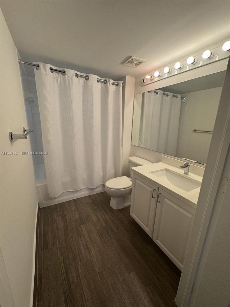 1155 Brickell Bay Dr, Unit 2908, Miami, FL 33131 Photo