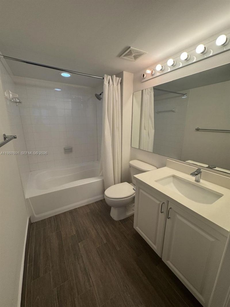 1155 Brickell Bay Dr, Unit 2908, Miami, FL 33131 Photo