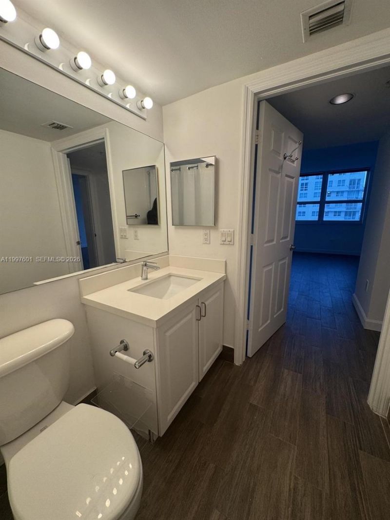1155 Brickell Bay Dr, Unit 2908, Miami, FL 33131 Photo