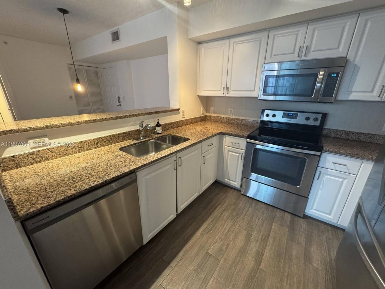 1155 Brickell Bay Dr, Unit 2908, Miami, FL 33131 Photo