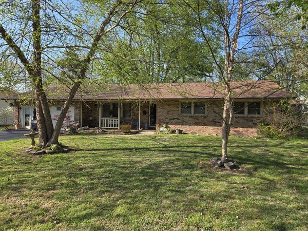 601 E Glendale Street, Aurora, MO 65605