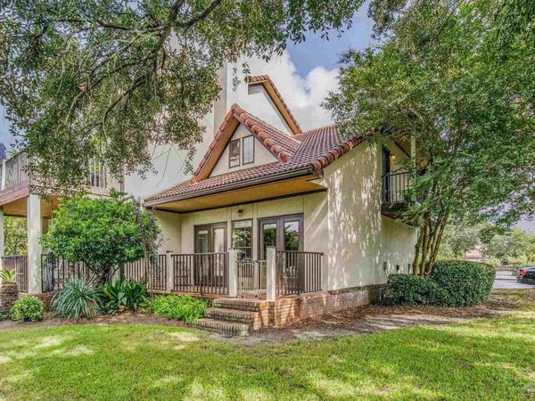 126 Bay Bridge Dr, Gulf Breeze, FL 32561