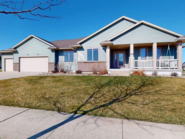 1500 Jade Court, Mason City, IA 50401
