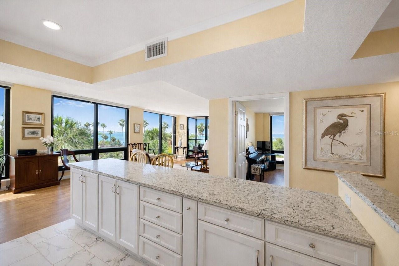 707 S Gulfstream Avenue, Unit 307, Sarasota, FL 34236 Photo