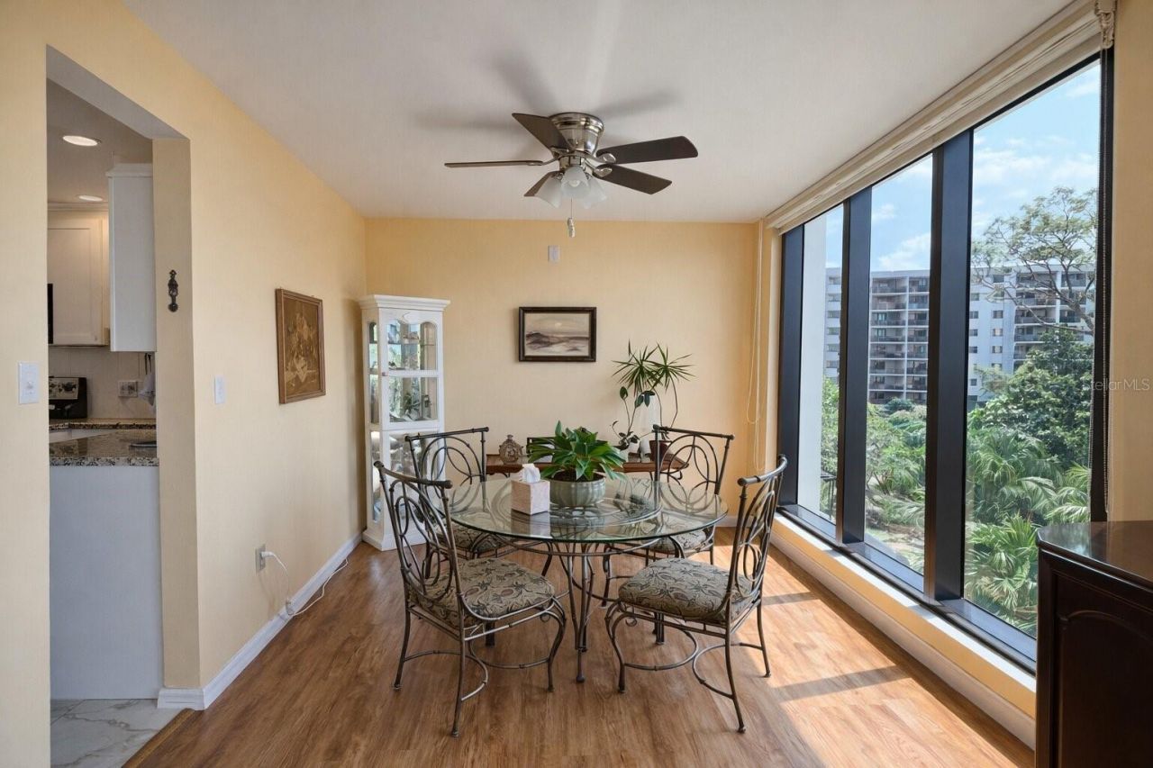 707 S Gulfstream Avenue, Unit 307, Sarasota, FL 34236 Photo