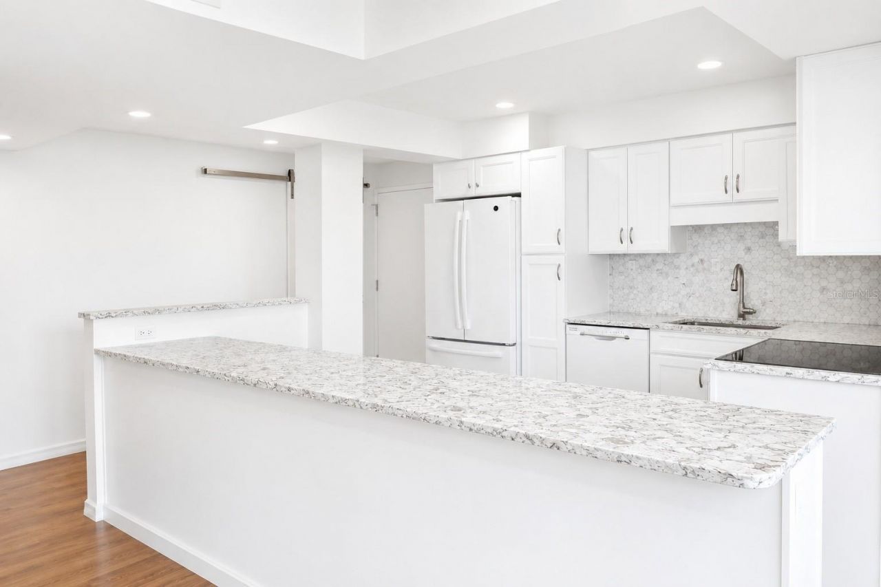 707 S Gulfstream Avenue, Unit 307, Sarasota, FL 34236 Photo