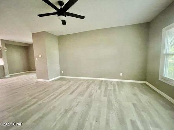 1038 E 8th Avenue , Graceville, FL 32440