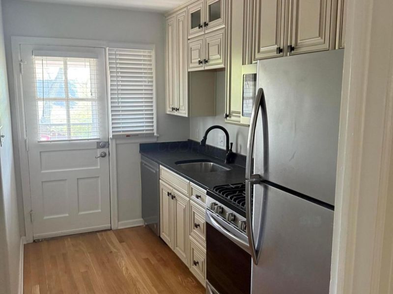 1426 Meadow Road , Columbus, OH 43212 Photo 2