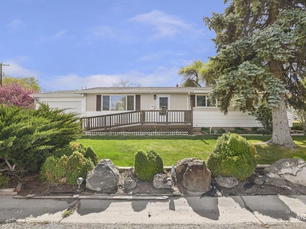 905 Holly St, Buhl, ID 83316