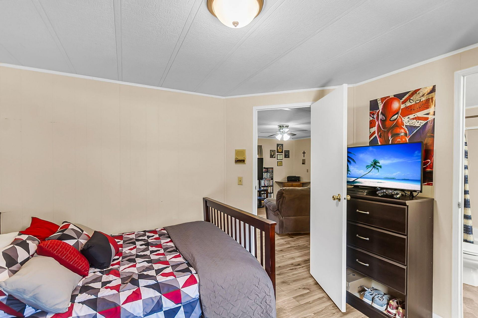 395 Embassy Drive Photo 13