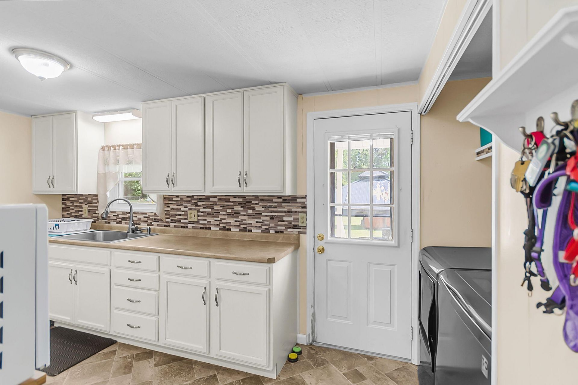 395 Embassy Drive Photo 14