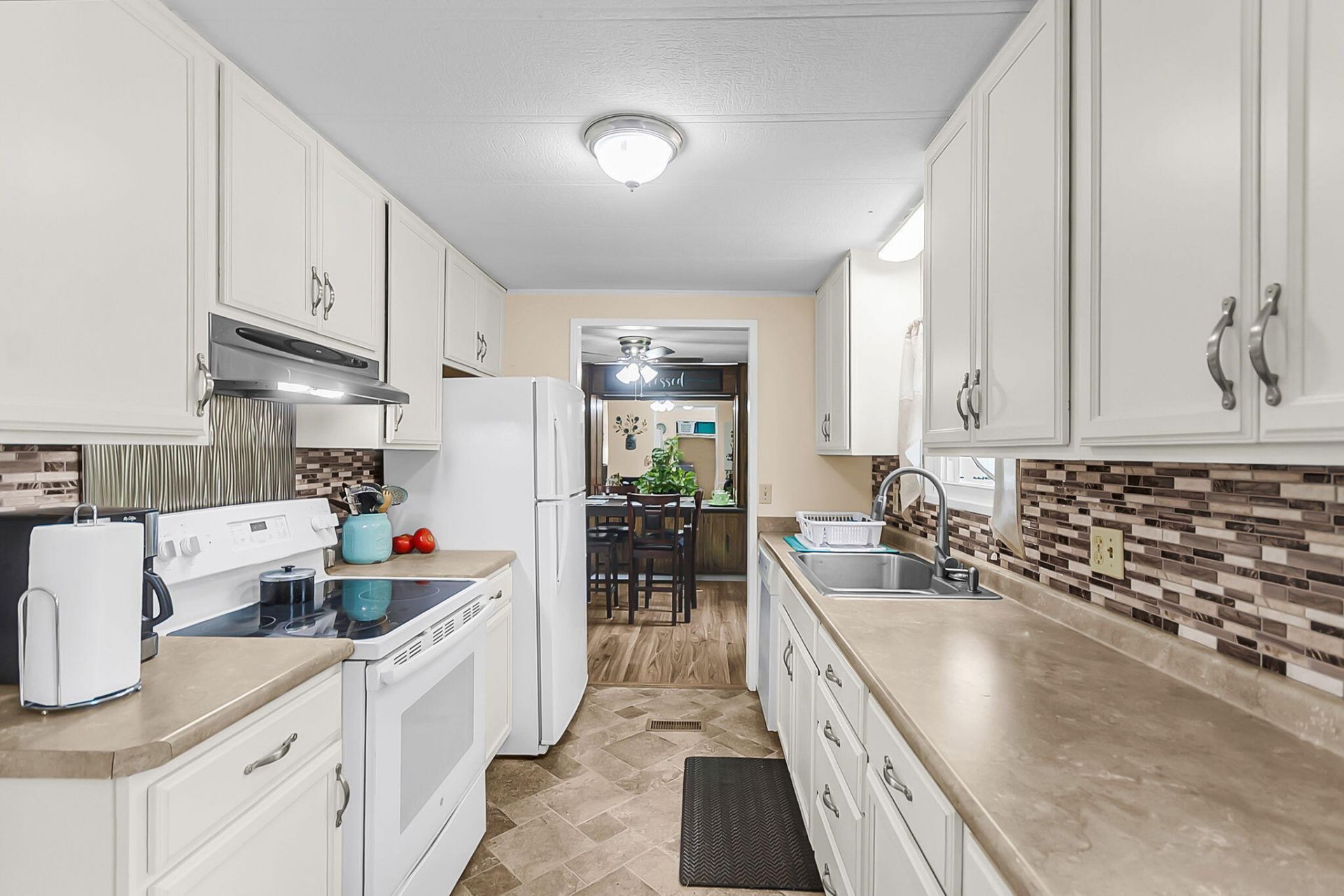 395 Embassy Drive Photo 15