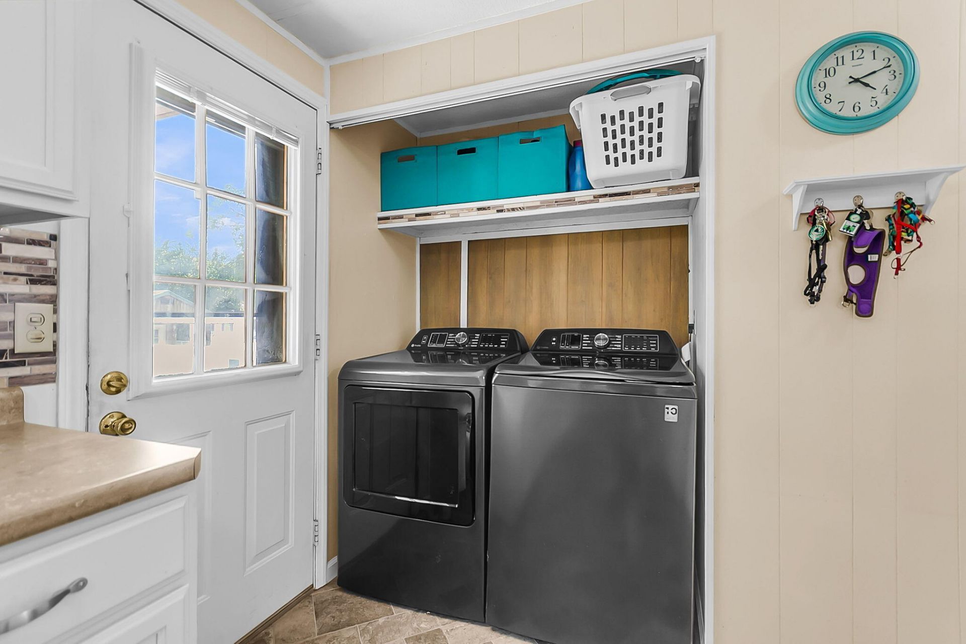 395 Embassy Drive Photo 18