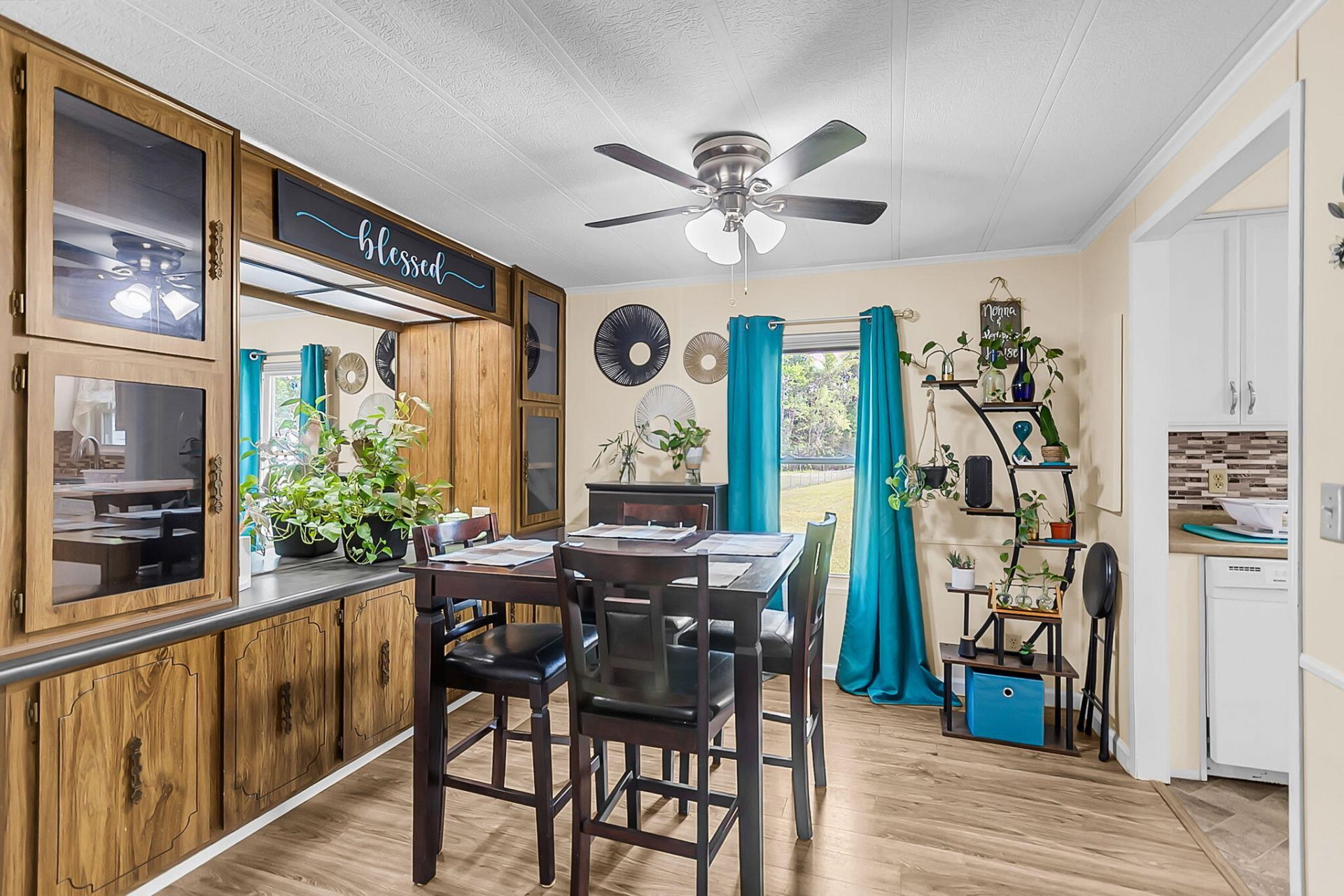 395 Embassy Drive Photo 20