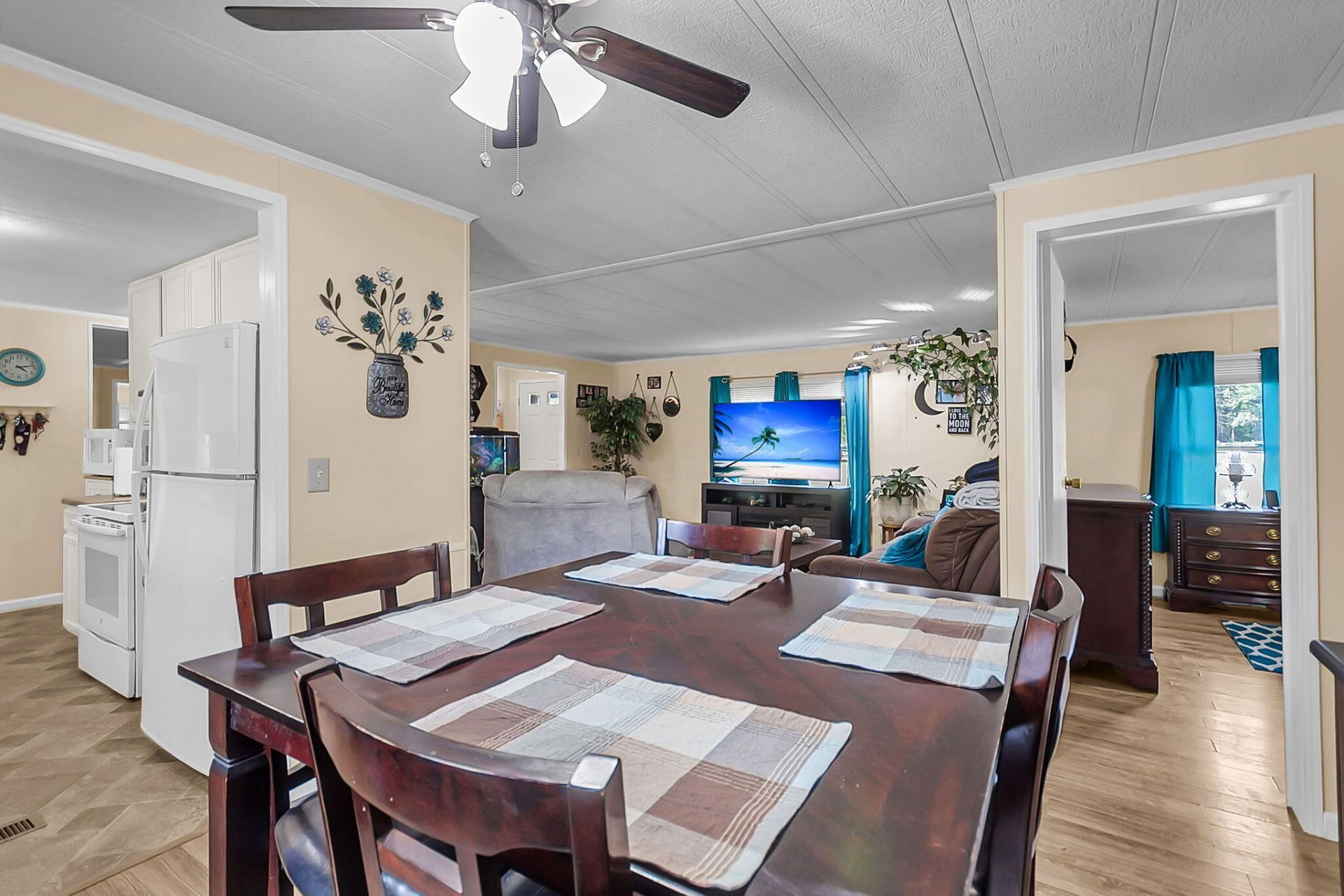 395 Embassy Drive Photo 21