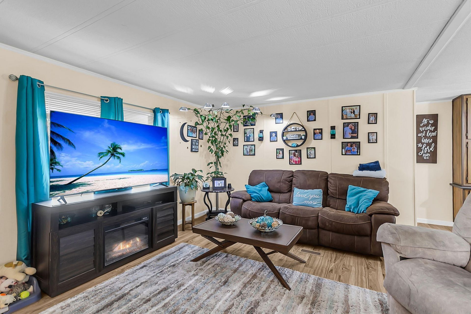 395 Embassy Drive Photo 23