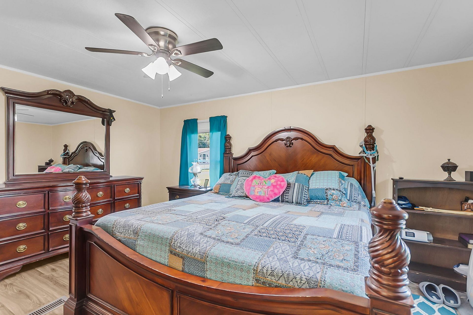 395 Embassy Drive Photo 27