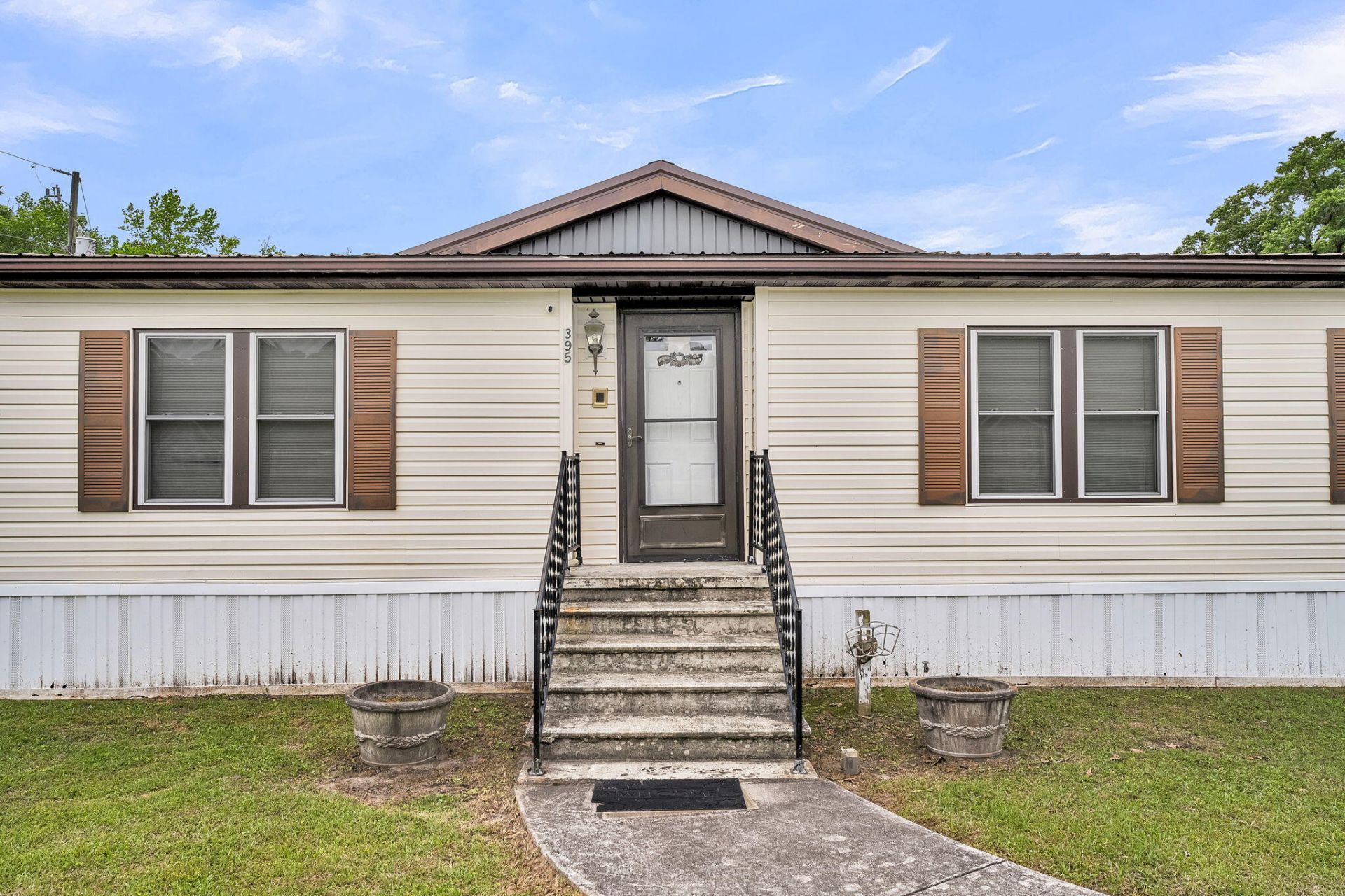 395 Embassy Drive Photo 3