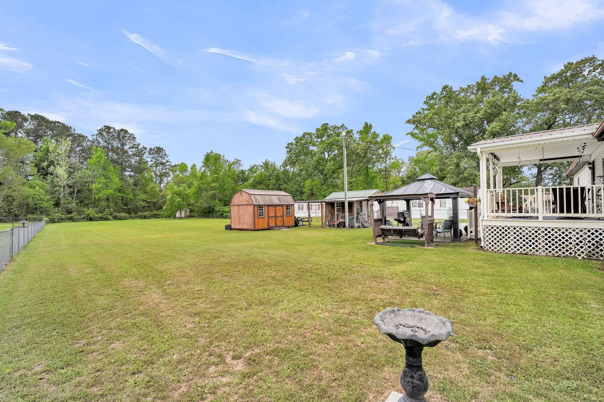 395 Embassy Drive Photo 35