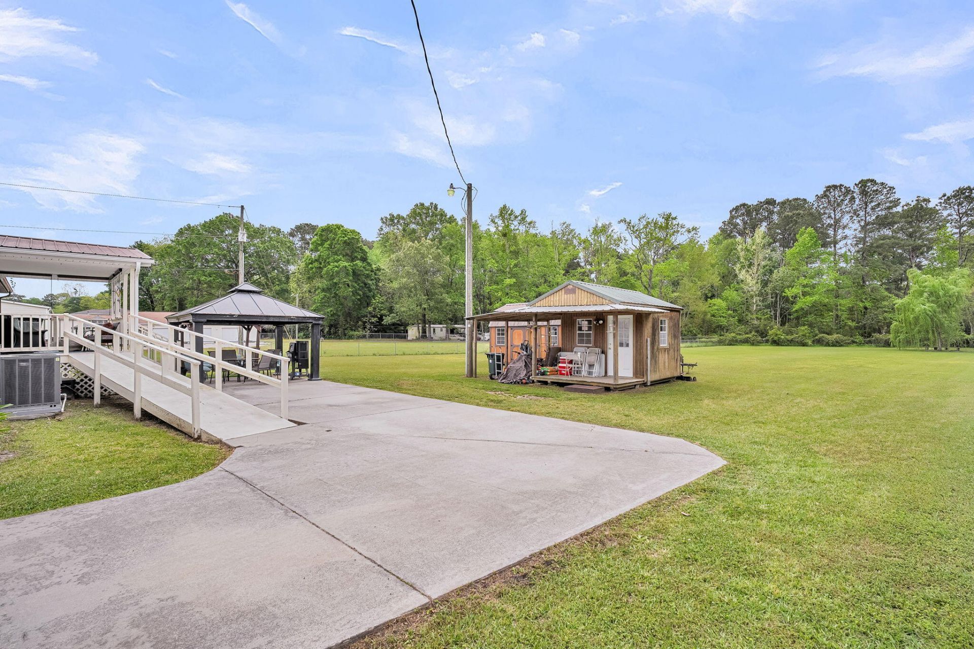 395 Embassy Drive Photo 36