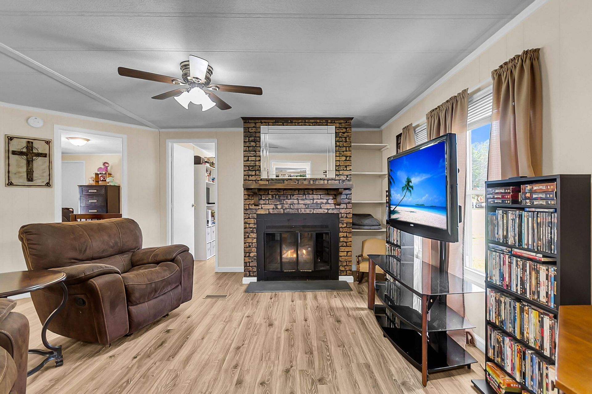 395 Embassy Drive Photo 4