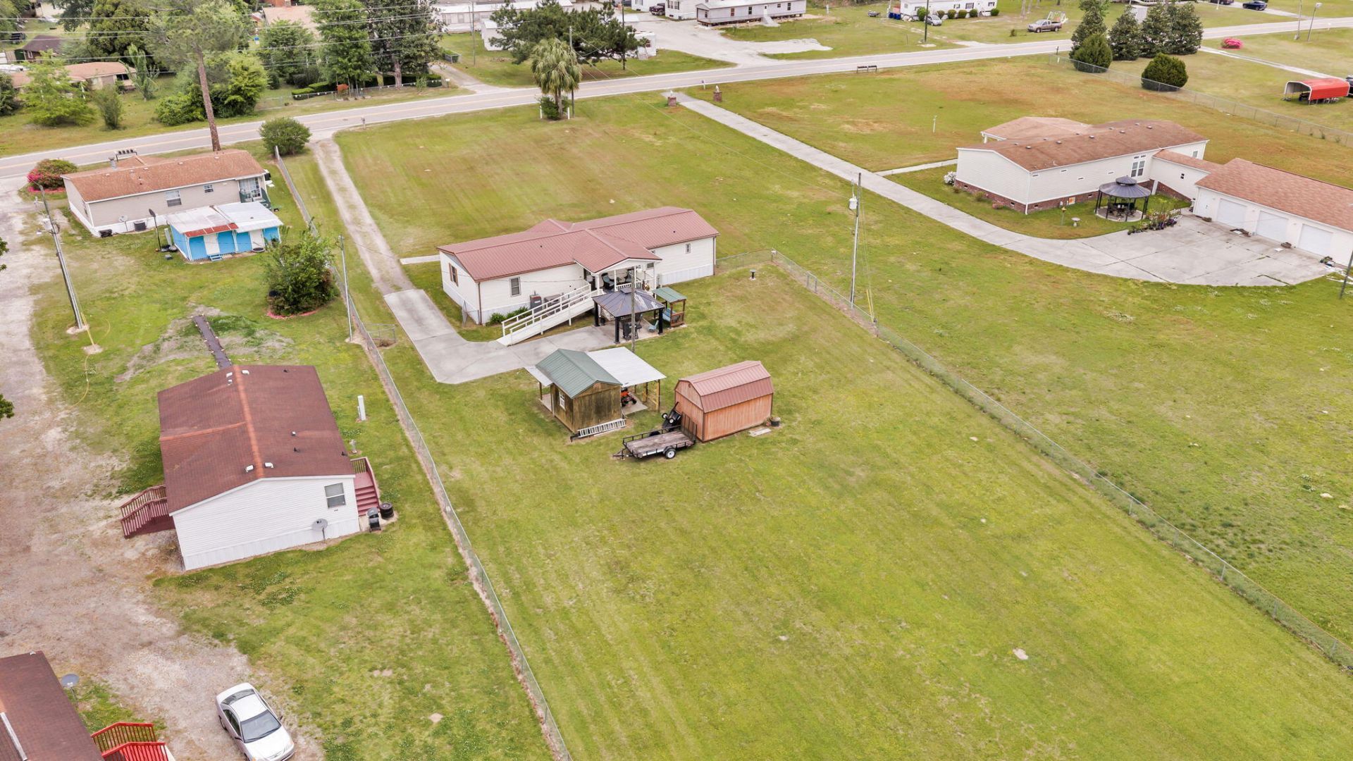 395 Embassy Drive Photo 44