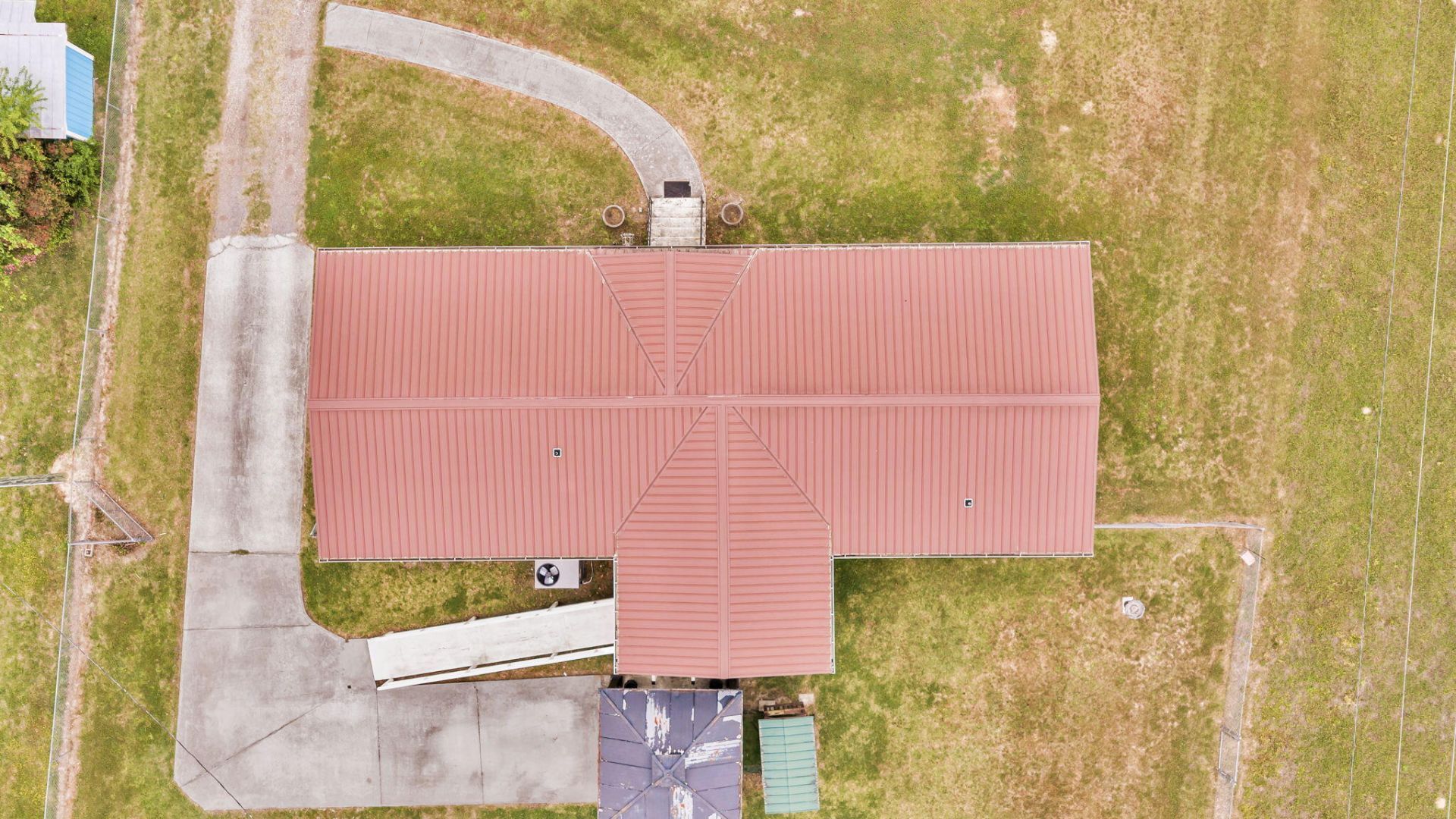 395 Embassy Drive Photo 46