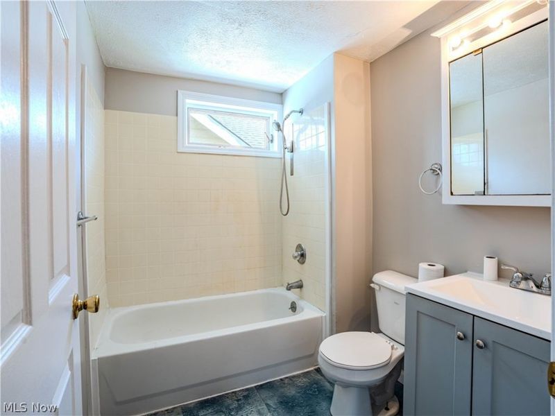 10105 Baltic Road, Cleveland, OH 44102 Photo 33