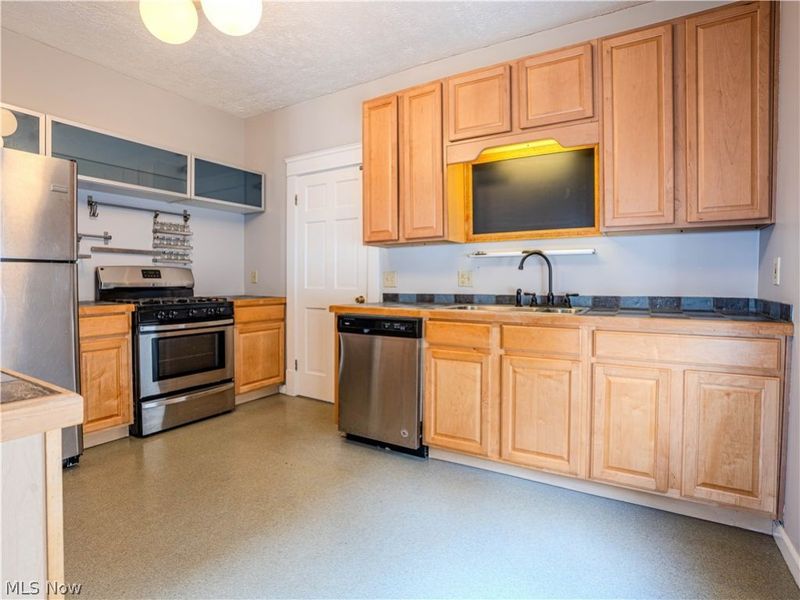 10105 Baltic Road, Cleveland, OH 44102 Photo 4