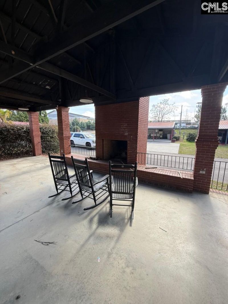 1001 South Stadium Road Photo 4