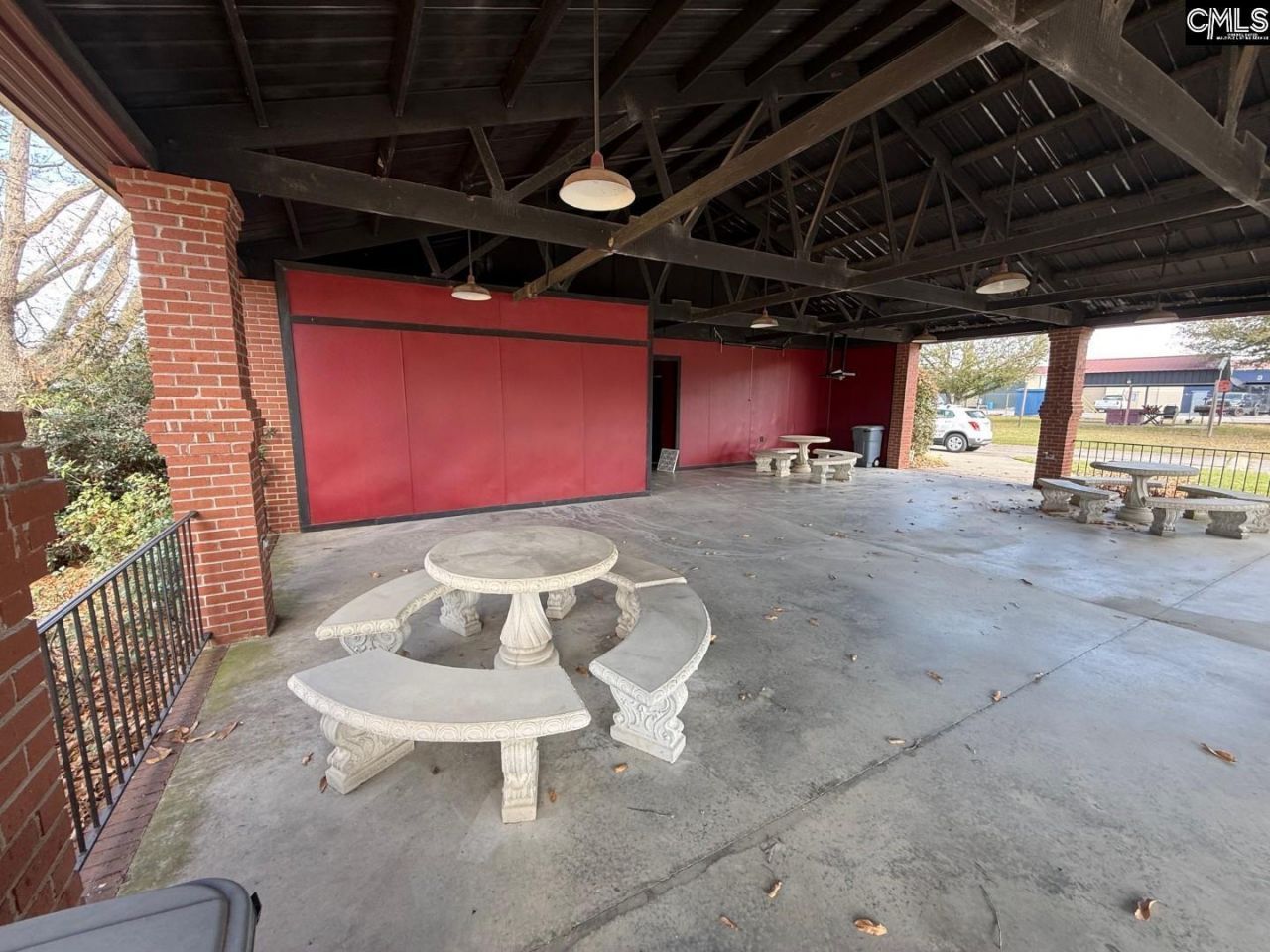 1001 South Stadium Road Photo 5