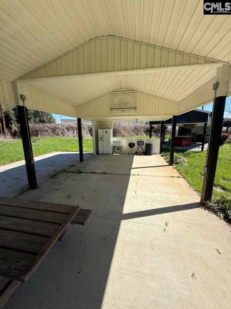 1001 South Stadium Road Photo 7