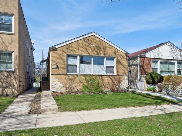 2710 W Berwyn Avenue, Chicago, IL 60625