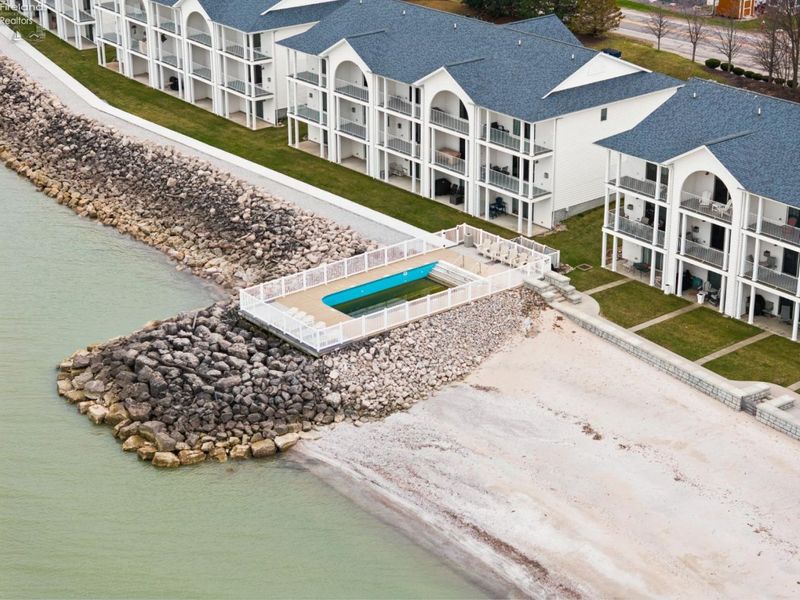 1223 W Lakeshore Drive, Port Clinton, OH 43452 Photo 9