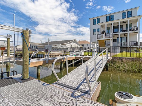 524 N Kinston Avenue, Atlantic Beach, NC 28512