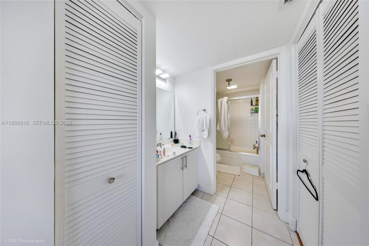 540 Brickell Key Dr, Unit 608, Miami, FL 33131 Photo
