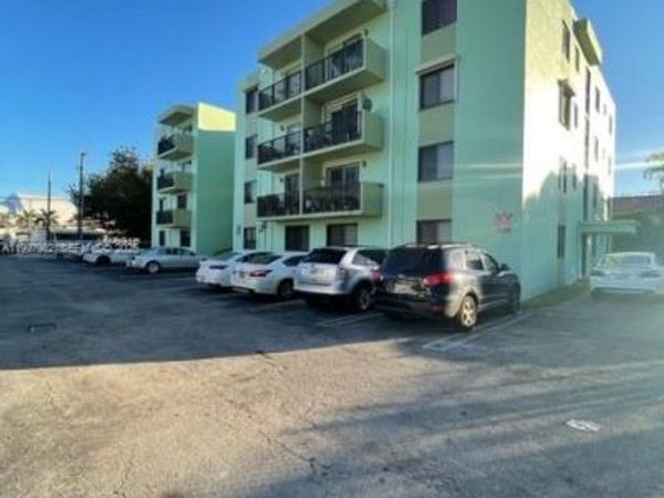 1530 SW 2nd St , Unit 105, Miami, FL 33135