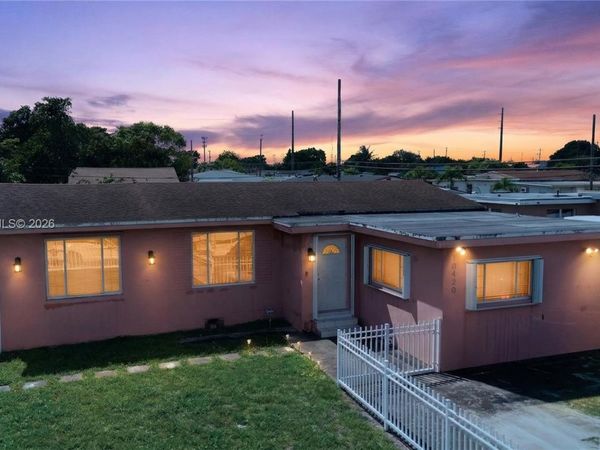 10420 NW 35th Pl, Miami, FL 33147