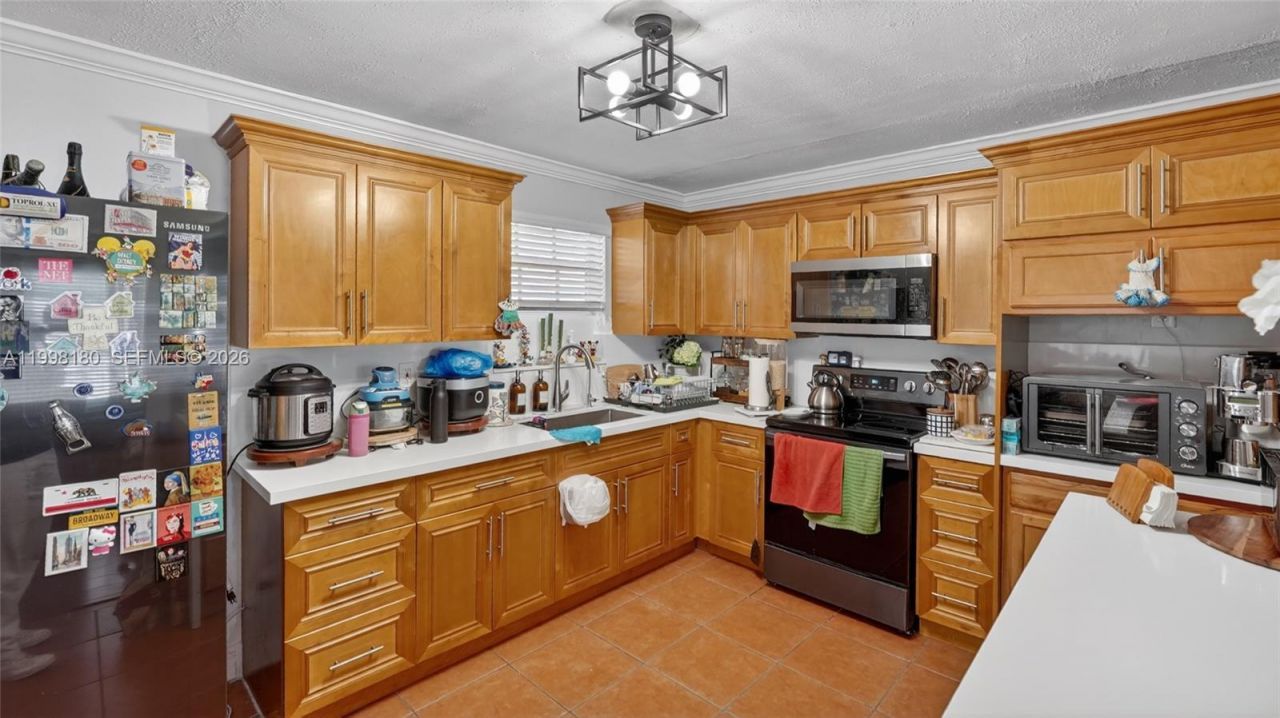 10420 NW 35th Pl, Miami, FL 33147 Photo