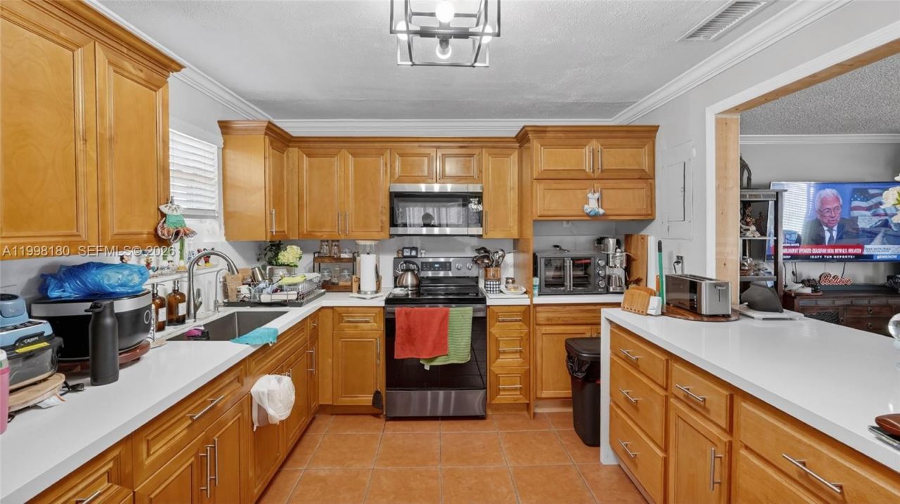 10420 NW 35th Pl, Miami, FL 33147 Photo